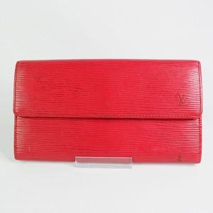 •Authentic Louis Vuitton Sarah Wallet•